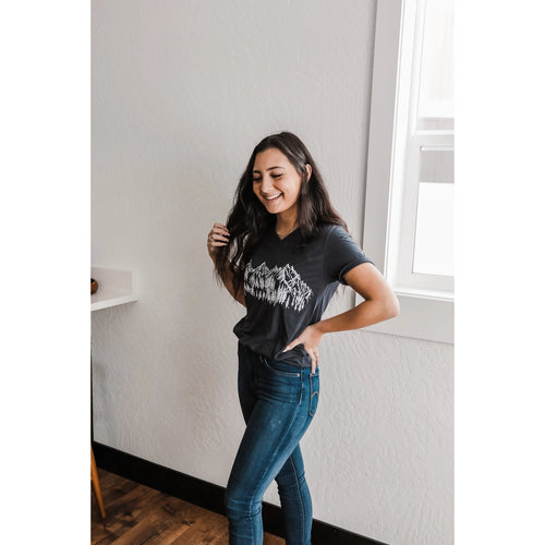 TEE - MOUNTAIN V NECK